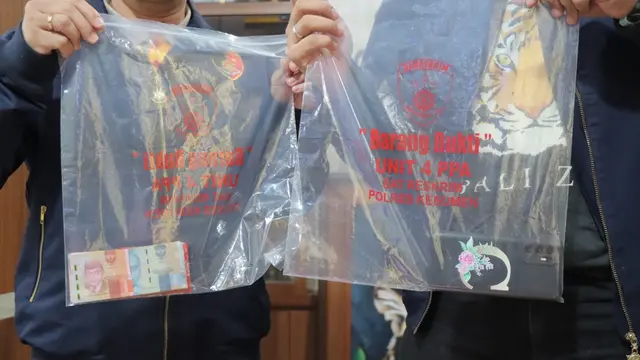 Barang bukti prostitusi online, di Kebumen. (Foto: Liputan6.com/Polres Kebumen)