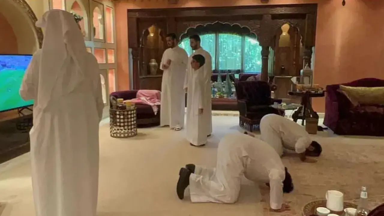 Putra Mahkota Arab Saudi Mohammed bin Salman terlihat merayakan kemenangan negaranya atas Argentina di Piala Dunia FIFA 2022 (Instagram).