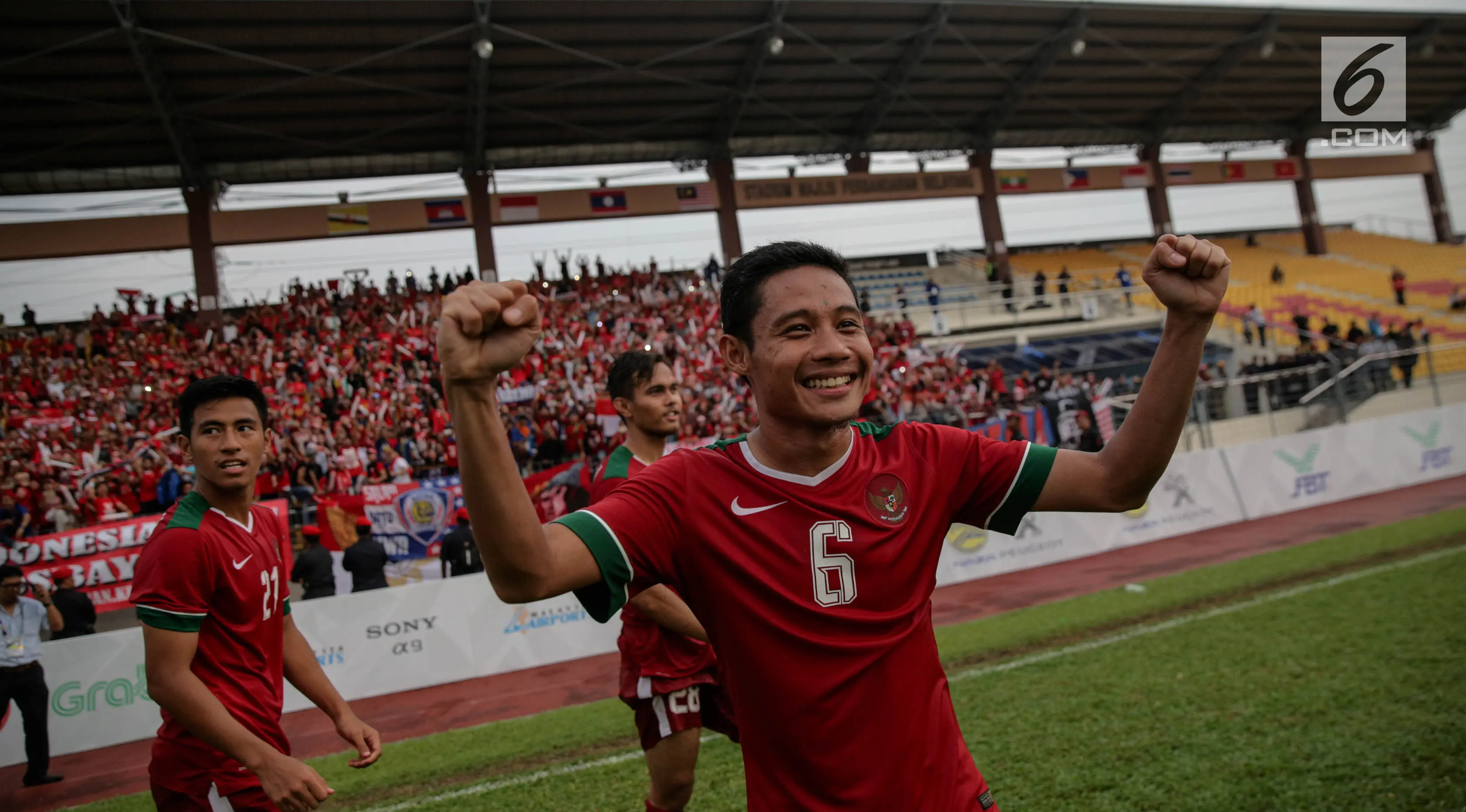 Pemain timnas U-22 Evan Dimas Darmono usai menang melawan Myanmar dalam laga final perebutan medali perunggu Sea Games 2017 di Stadion MPS, Selayang, Malaysia, Selasa (29/8). Indonesia menang dengan skor 3-1. (Liputan6.com/Faizal Fanani)
