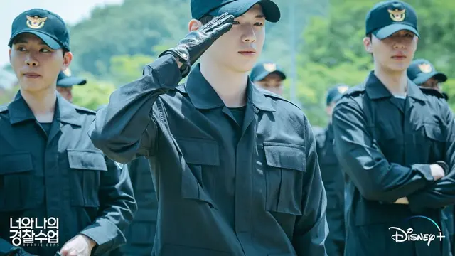Kang Daniel Berseragam Polisi