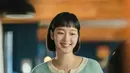 Untuk tampilan manis dan awet muda, kamu bisa tiru potongan rambut bob cut bangs ala pemeran Yumi dalam Yumi Cells, Kim Go Eun (Instagram/tving.official).