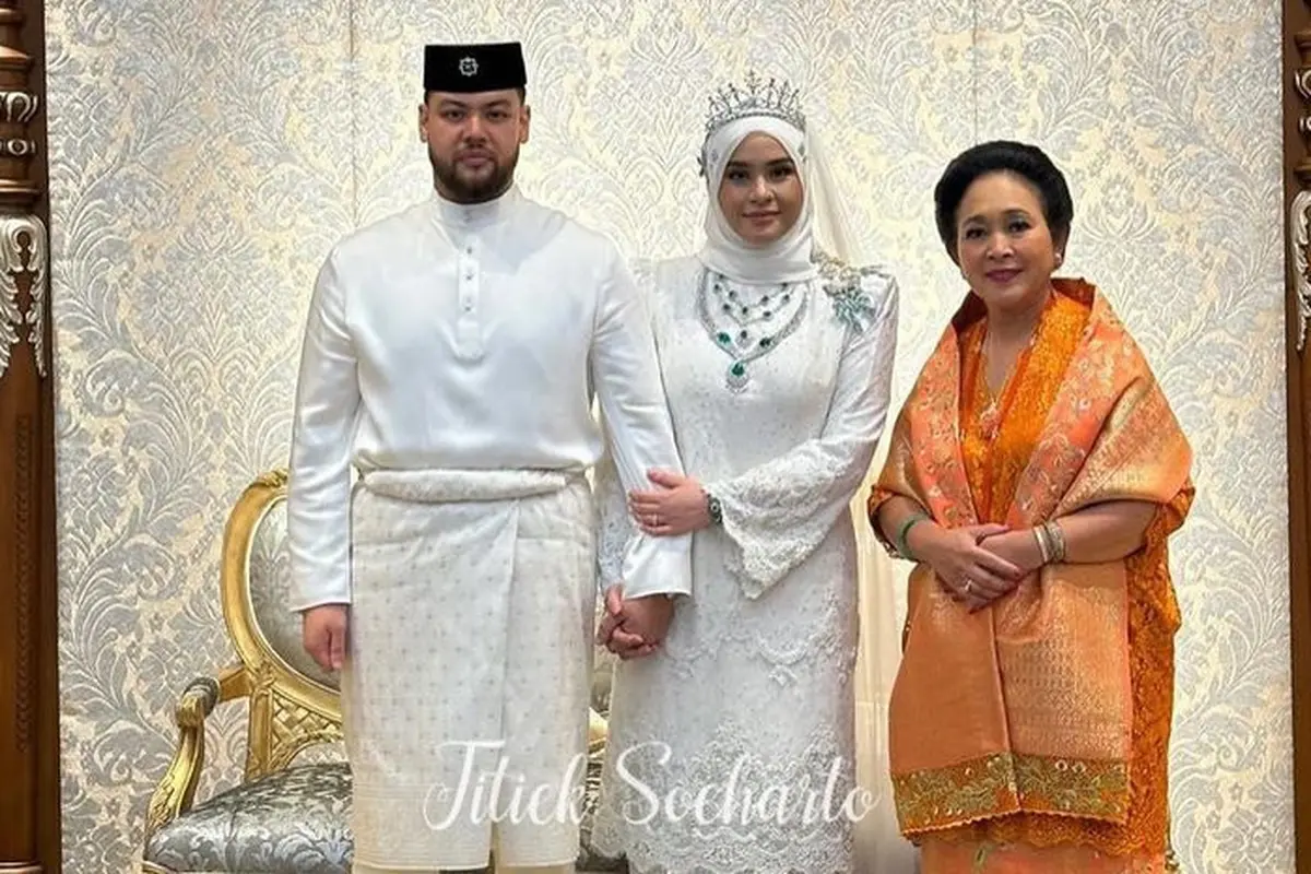 Gaya Titiek Soeharto Saat Hadir di Pernikahan Putri Kerajaan Pahang Malaysia