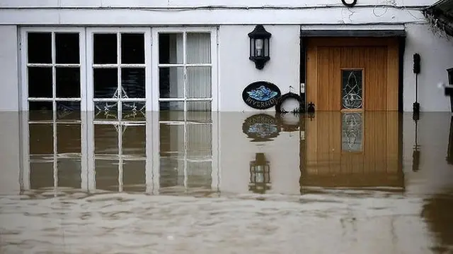 1-london-banjir-140120c.jpg