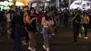 Suasana saat pengunjung menghadiri BNI Java Jazz Festival 2022 hari kedua di JIExpo Kemayoran, Jakarta, Sabtu (28/5/2022). Perhelatan musik BNI Java Jazz Festival 2022 digelar pada 27-29 Mei dengan menampilkan musisi-musisi dari dalam dan luar negeri. (Liputan6.com/Johan Tallo)