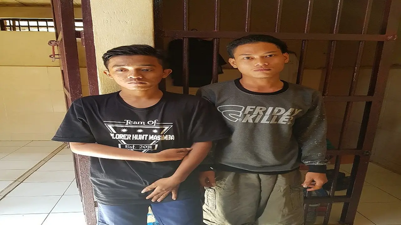Dua remaja pengedar narkoba buat polisi di Pangkep begadang (Liputan6.com/ Eka Hakim)