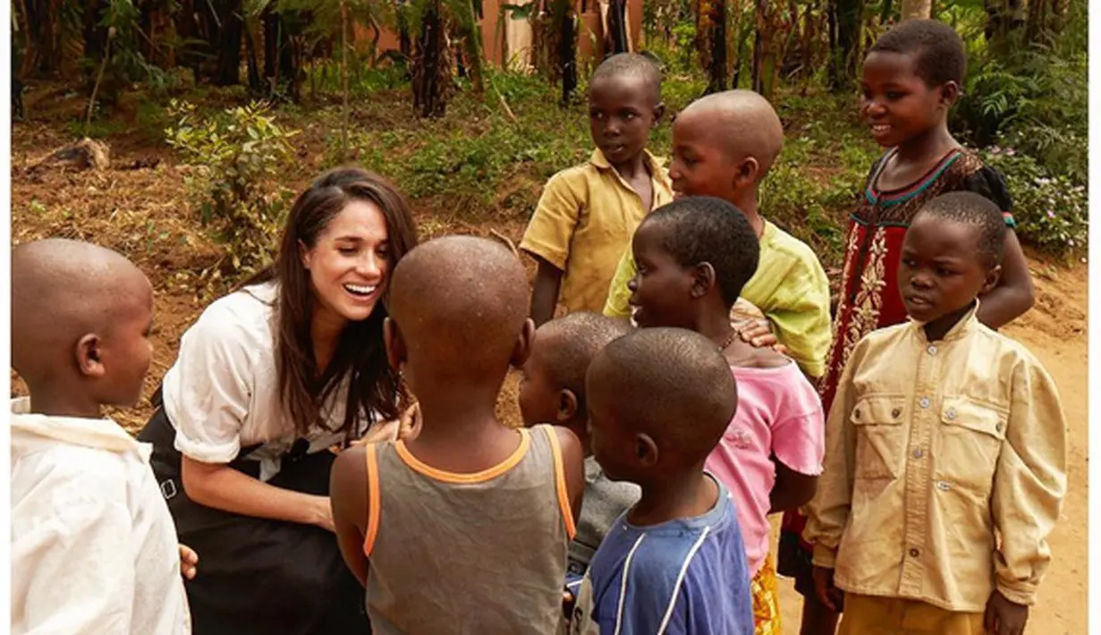 Melansir People (31/10), selain seorang aktris Meghan juga merupakan sosok aktivis sosial. Dikabarkan Meghan sering mengunjungi tempat-tempat terpencil di dunia. (Instagram/meghanmarkle)