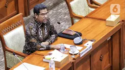 Calon Anggota Komisi Nasional Hak Asasi Manusia (Komnas HAM) 2022-2027 Amiruddin saat mengikuti uji kelayakan dan kepatutandengan Komisi III DPR RI di Kompleks Parlemen, Senayan, Jakarta, Jumat, (30/9). Sebanyak 14 calon anggota Komnas HAM akan mengikuti uji kelayakan dan kepatutan di Komisi III DPR. (Liputan6.com/Angga Yuniar)