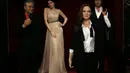 Model patung lilin Laetitia Casta dan Angelina Jolie tampil menawan di museum lilin Grevin selama presentasi pers di Paris, Kamis, ( 3/7/14) (REUTERS / Gonzalo Fuentes).