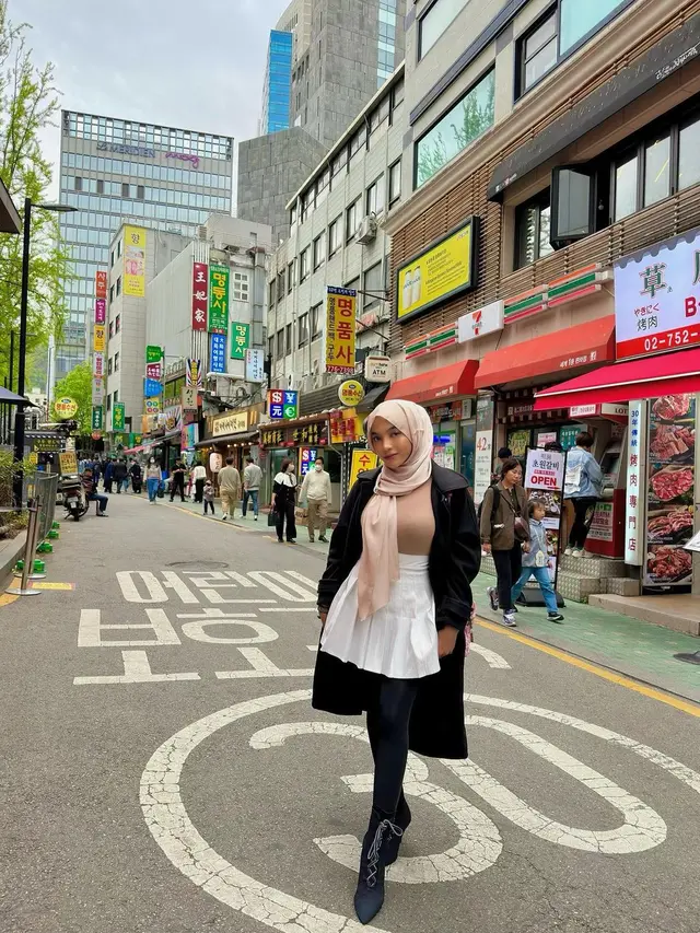 Ungkap Isi Chat dengan AZ, Ini 7 Potret Gaya Berhijab Oklin Fia yang Tuai Sorotan