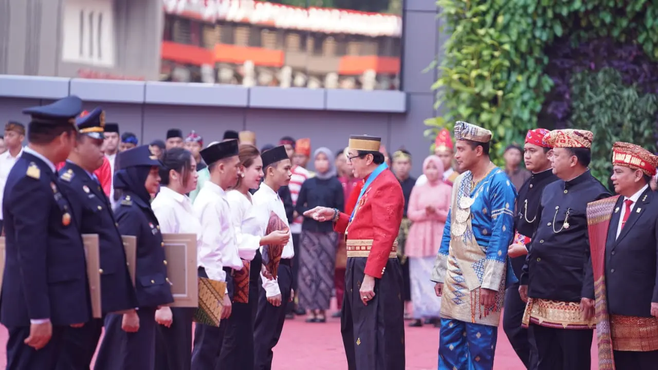 Pemerintah Indonesia melalui Kementerian Hukum dan Hak Asasi Manusia (Kemenkumham) memberikan remisi kepada 175.510 warga binaan pemasyarakatan (WBP) di Hari Ulang Tahun atau HUT ke-78 Kemerdekaan RI.