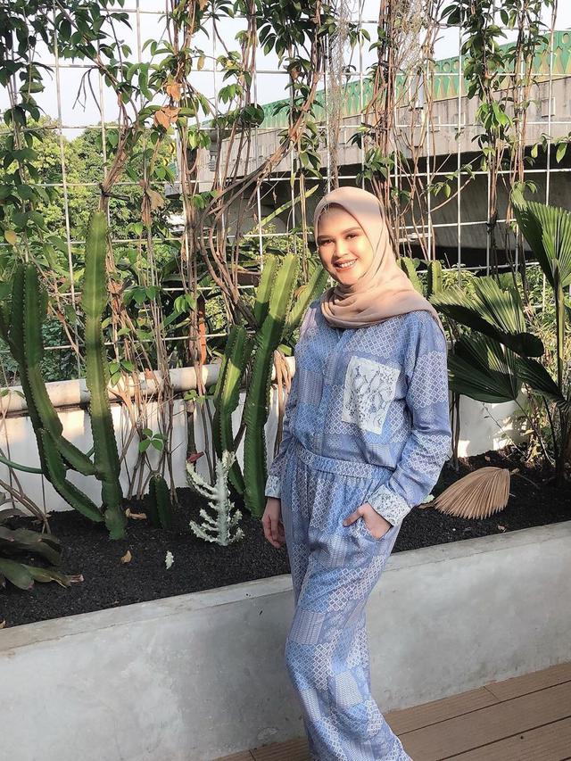 6 Potret Terbaru Cut Meyriska Usai Melahirkan, Curi Perhatian