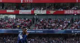 Penyerang Paris Saint-Germain (PSG) asal Prancis, Ousmane Dembele melakukan selebrasi setelah mencetak gol pertama bagi timnya saat pertandingan leg pertama semifinal Liga Champions 2024/2025 melawan Arsenal di Stadion Emirates, London Utara, 29 April 2025 waktu setempat atau Rabu 30 April 2025 WIB dini hari. (Adrian Dennis/AFP)