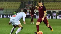 Video highlights tendangan dari luar kotak penalti Lucas Digne pada laga Carpi vs AS Roma buat Vid Belec tak berdaya.