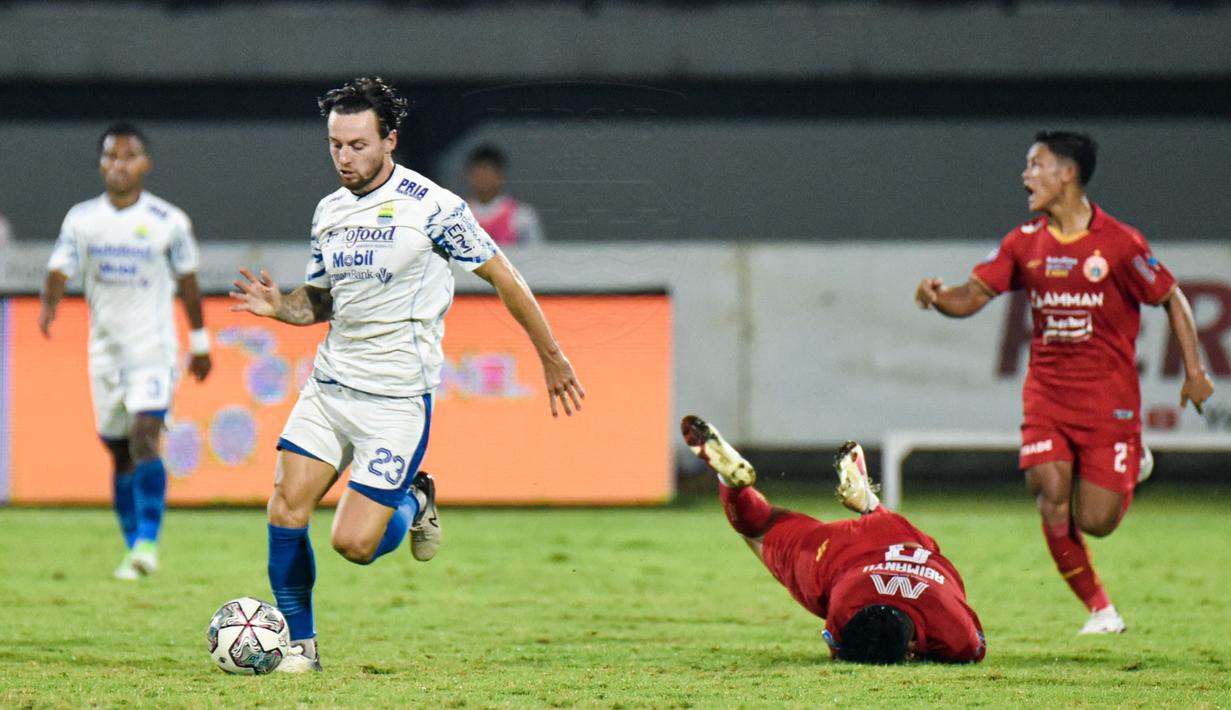 Persib Bandung berhasil menjinakkan Persija Jakarta pada laga pekan ke-28 BRI Liga 1 2021/2022 di Stadion Kapten I Wayan Dipta, Gianyar, Selasa (1/3/2022). (Dok. Persib)