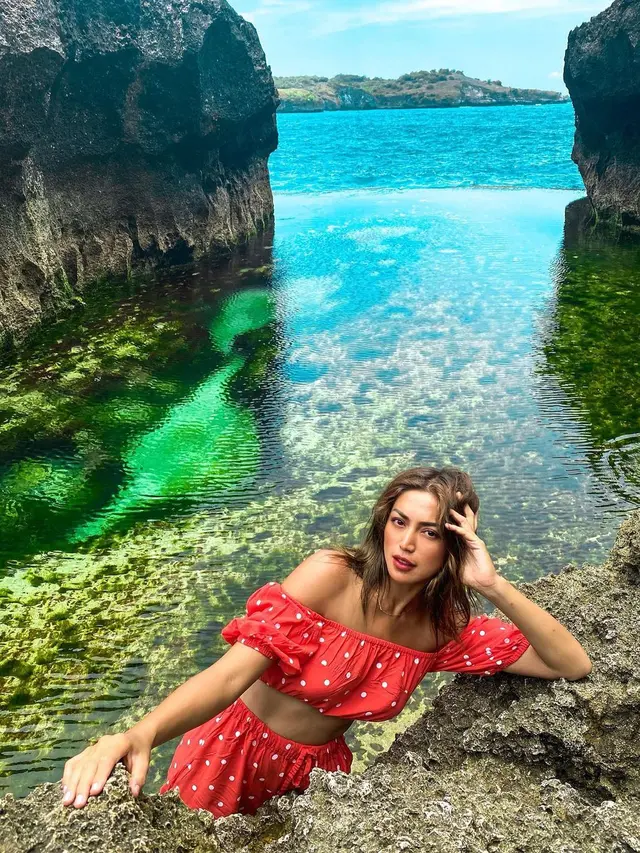 Gosip Nikah Siri Udah Basi, Jedar Tampil Seksi Ngajak Kuda Dangdutan