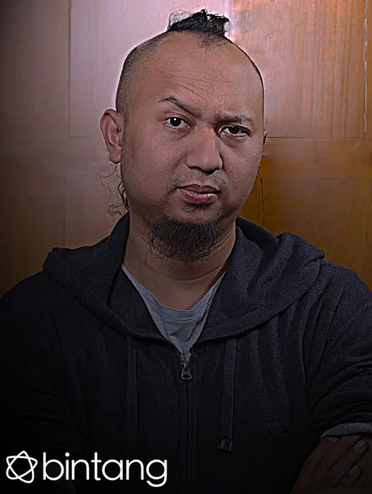 Semangat besar dalam diri Anggy Umbara sudah sepatutnya dicontoh oleh para pelaku seni lainnya. Ia selalu mensyukuri segala bentuk karunia Tuhan dengan kreativitas yang dilikinya. (Andy Masela/Bintang.com)