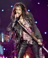 Steven Tyler memiliki beberapa serangan dengan obat-obatan dan juga ‘penghibur’. Ia adalah ayah dari aktris cantik Liv Tyler namun kenyataan mengenai hal tersebut baru terungkap beberapa tahun setelah Liv mulai dewasa. (AFP/Bintang.com)