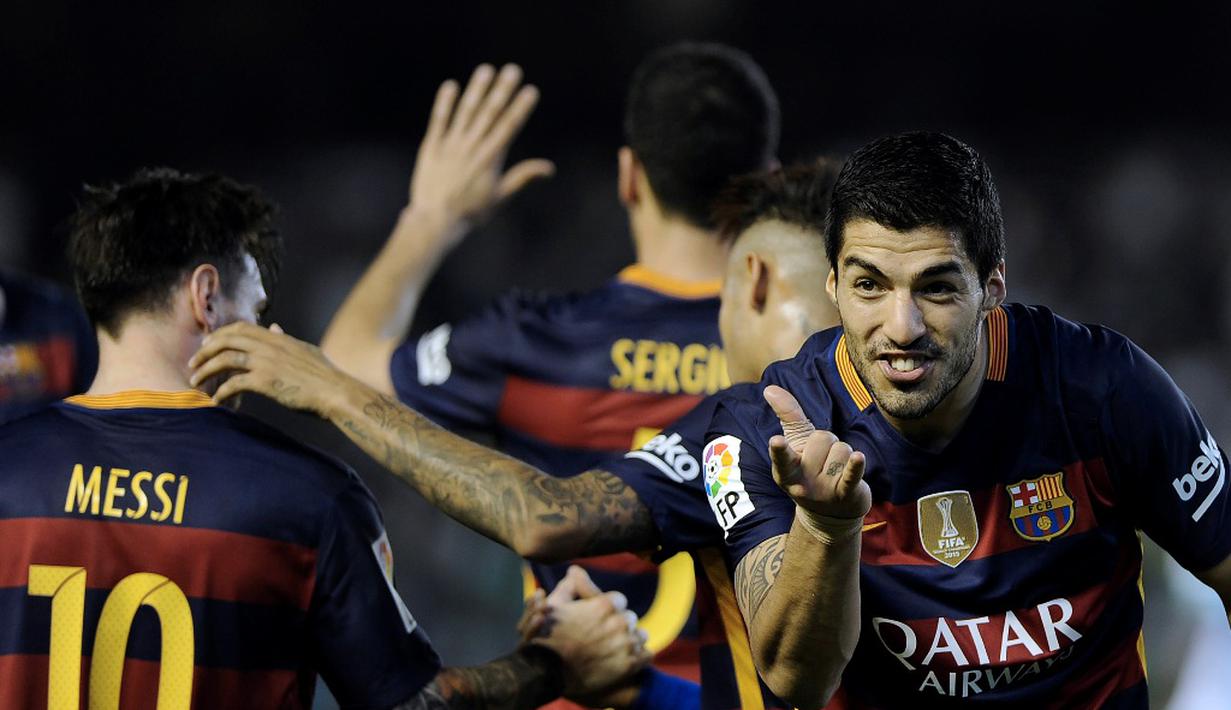 Ekspresi striker Barcelona, Luis Suarez, setelah mencetak gol ke gawang Real Betis dalam laga La Liga Spanyol di Stadion Benito Villamarin, Sevilla, Minggu (1/5/2016) dini hari WIB. (AFP/Cristina Quicler)