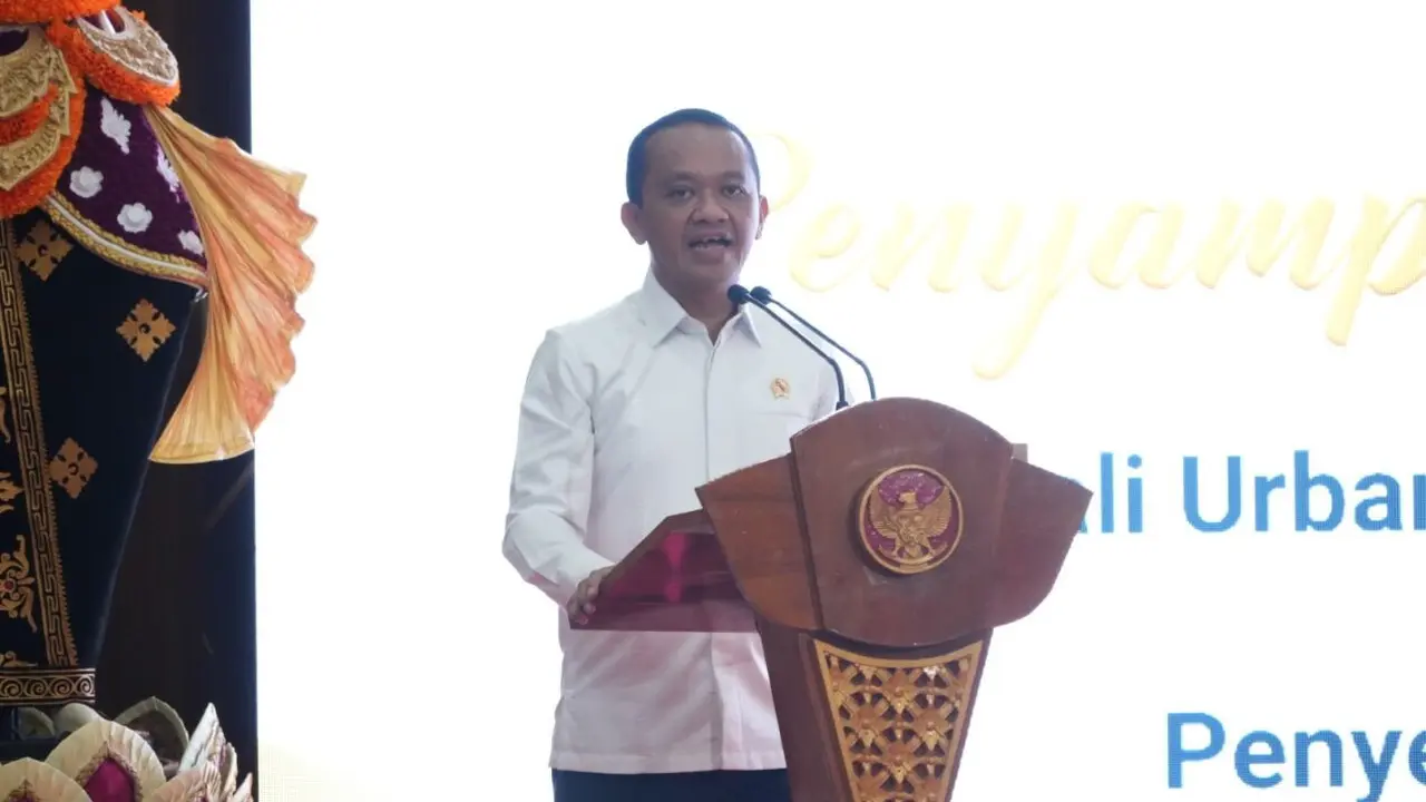 Menteri Investasi/Kepala Badan Koordinasi Penanaman Modal (BKPM) Bahlil Lahadalia dalam acara perdana kegiatan Penyampaian Minat Investasi Bali Urban Rail dan Associated Facilities, Kamis (30/5/2024). (Dok BKPM)