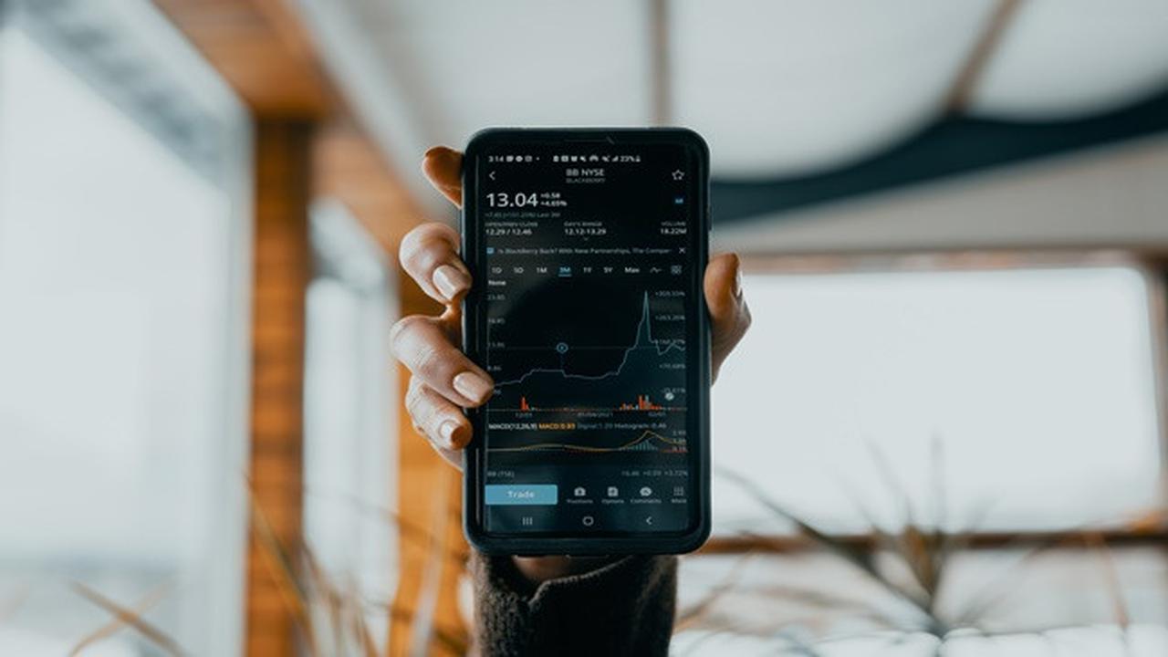 Ilustrasi investasi, investasi saham (Photo by Tech Daily on Unsplash)