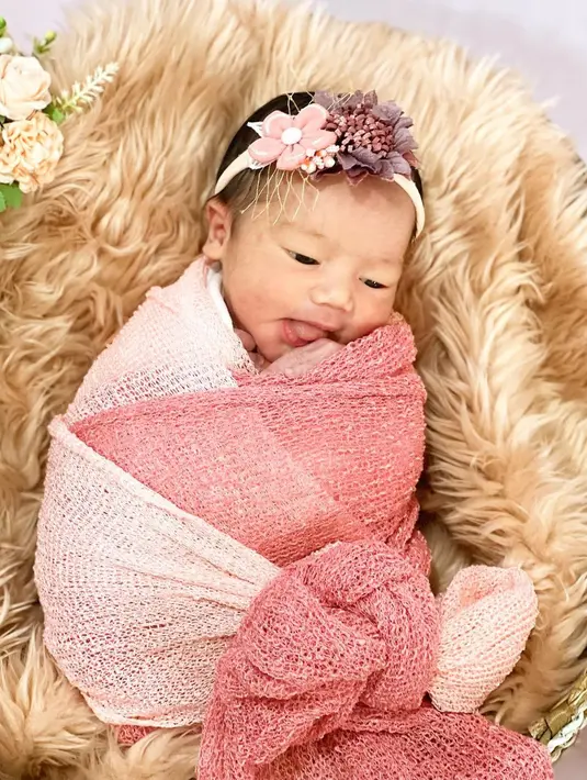 Anak pertama Felicya Angelista dan Hito Caesar (Instagram/felicyangelista_)