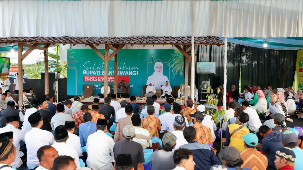 Tekan Angka Kemiskinan, Bupati Ipuk Libatkan Masyarakat dalam Program Padat Karya