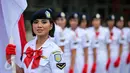 Precision Walking Korps Wanita Angkatan Laut (Kowal) bersiap mengikuti upacara peringatan HUT ke-53 Kowal di Markas Kolinlamil, Jakarta, Selasa (5/1). (Liputan6.com/Faizal Fanani)