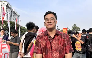 Dennis Adhiswara Ikut Demo di Tugu Tani, Siap Vokal soal Karhutla di Medsos