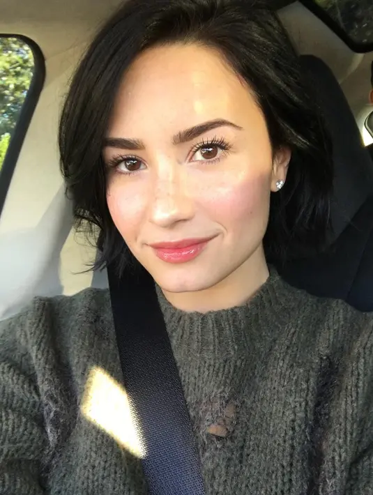 Kini Demi Lovato sendiri melakukan yang terbaik untuk menjauhkan diri dari alkohol dan obat-obatan. (instagram/ddlovato)