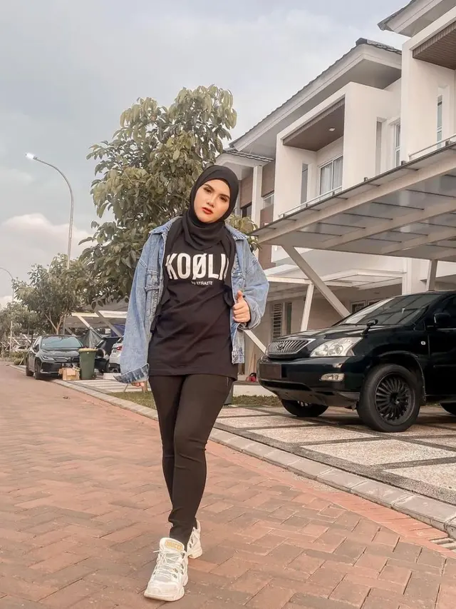 Akui Nyaman Berhijab, Ini 6 Potret Terbaru Evelyn Nada Anjani