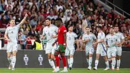 Gol cepat pemain Skotlandia Scott McTominay pada menit ke-7 sempat mengejutkan barisan pertahanan Portugal. (Patricia DE MELO MOREIRA/AFP)