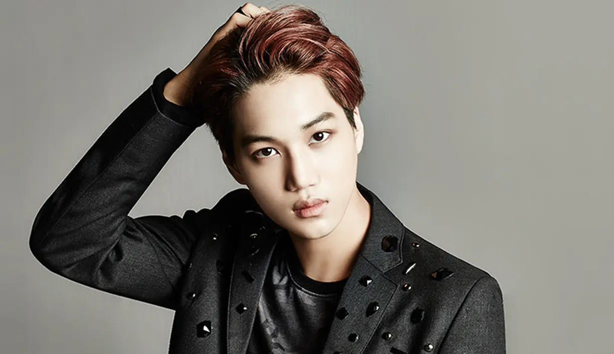 Pada Maret 2017, Kai EXO mengalami cedera pada pergelangan kakinya saat ia sedang berlatih. Ia tetap tampil di konser meskipun ligamennya bengkak. (Foto: Soompi.com)