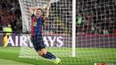 Pada menit ke-36, Barcelona kembali mencetak gol, kali ini lewat aksi Robert Lewandowski. (Josep LAGO/AFP)