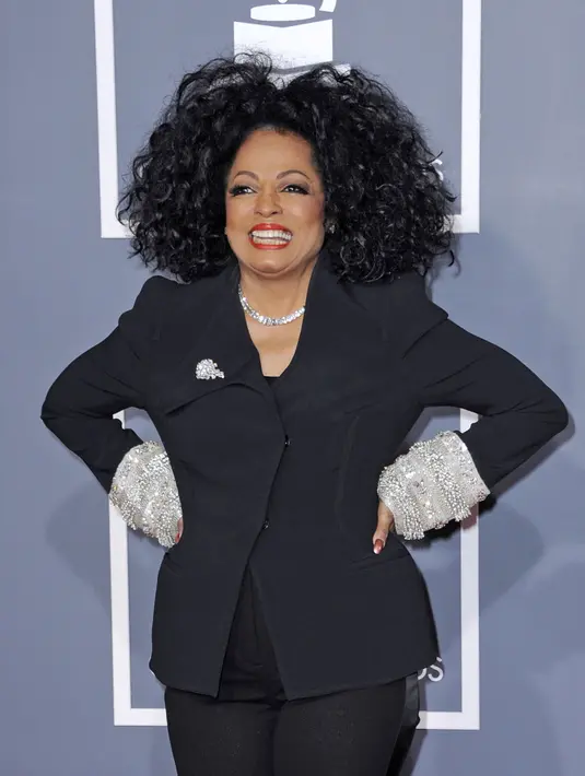 Diana Ross lahir pada 26 Maret 1944. Penyanyi asal Amerika Serikat ini terkenal dengan grup musik wanita The Supremes sebelum akhirnya memutuskan sebagai artis solo. Diana Ross merilis album terbarunya pada 2015. (Bintang/EPA)