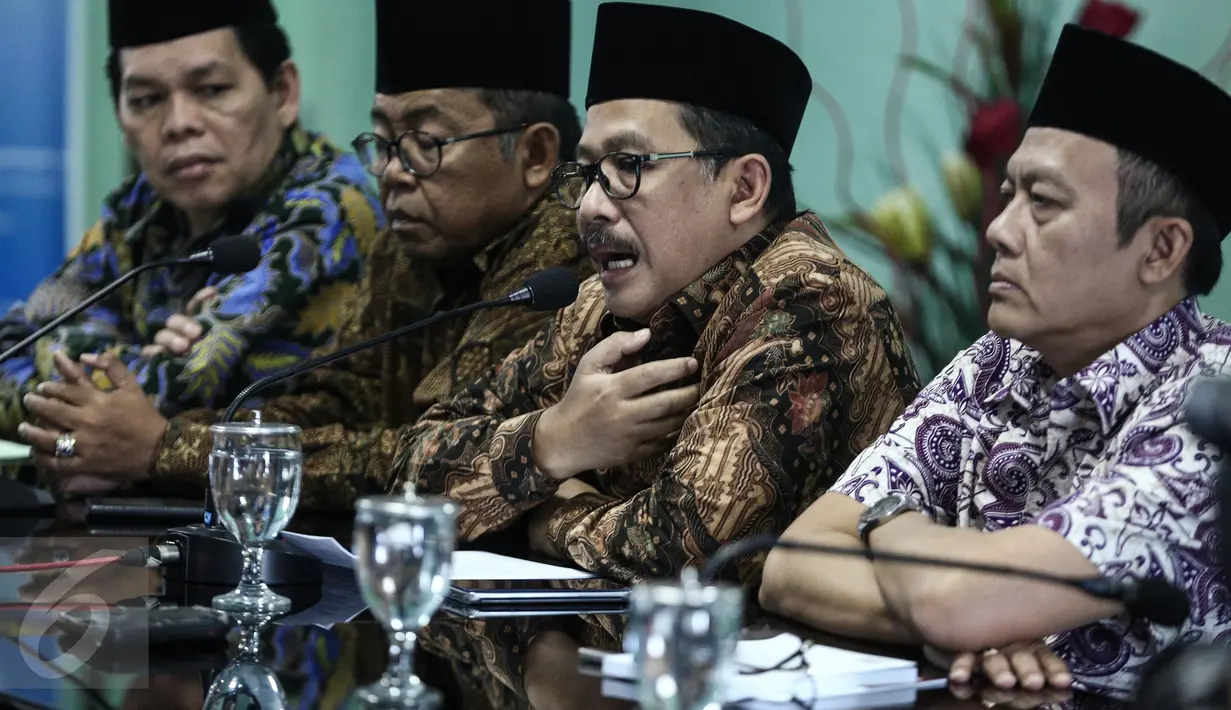 Wakil Ketua Umum MUI Zainut Tauhid Sa'adi saat memberikan penyataan sikap MUI di Jakarta, Kamis (2/2). Pernyataan sikap tersebut terkait tudingan kepada KH Ma'ruf Amin dalam persidangan ke delapan kasus penodaan agama. (Liputan6.com/Faizal Fanani)