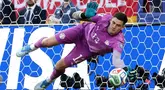 Kiper Paraguay Orlando Gill Paraguay menyelamatkan penalti keempat dari pemain Jerman Nick Woltemade dalam adu penalti selama pertandingan Babak 32 Besar Piala Dunia FIFA 2026 antara.