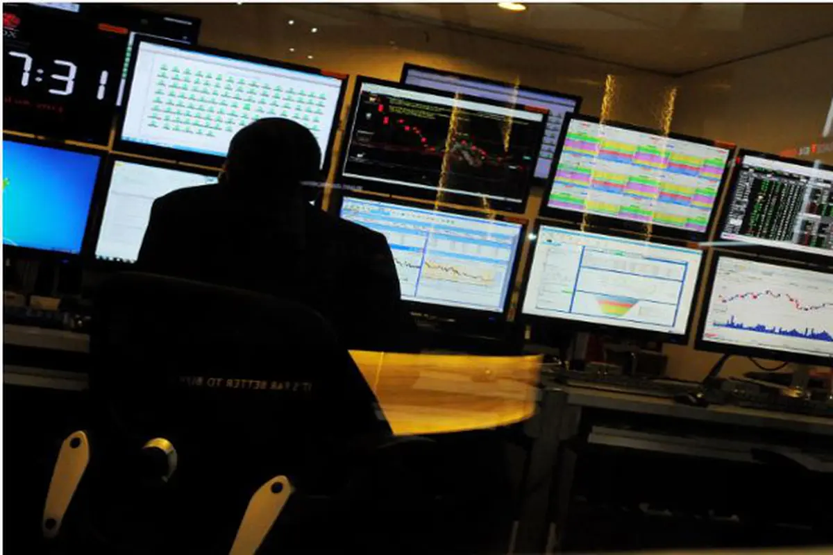 Pada penutupan perdagangan saham, Kamis (3/11/2016), IHSG melemah dalam 75,95 poin atau 1,41 persen ke level 5.329.50. 