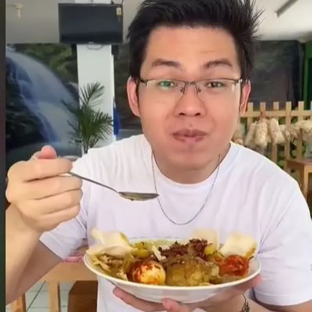 Videonya Viral, Mantan Pramugari Ungkap Alasan Jualan Lontong Sayur