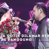 Zaskia Gotik baru saja dilamar oleh kekasihnya di atas panggung. Seperti apa perasannya ya?