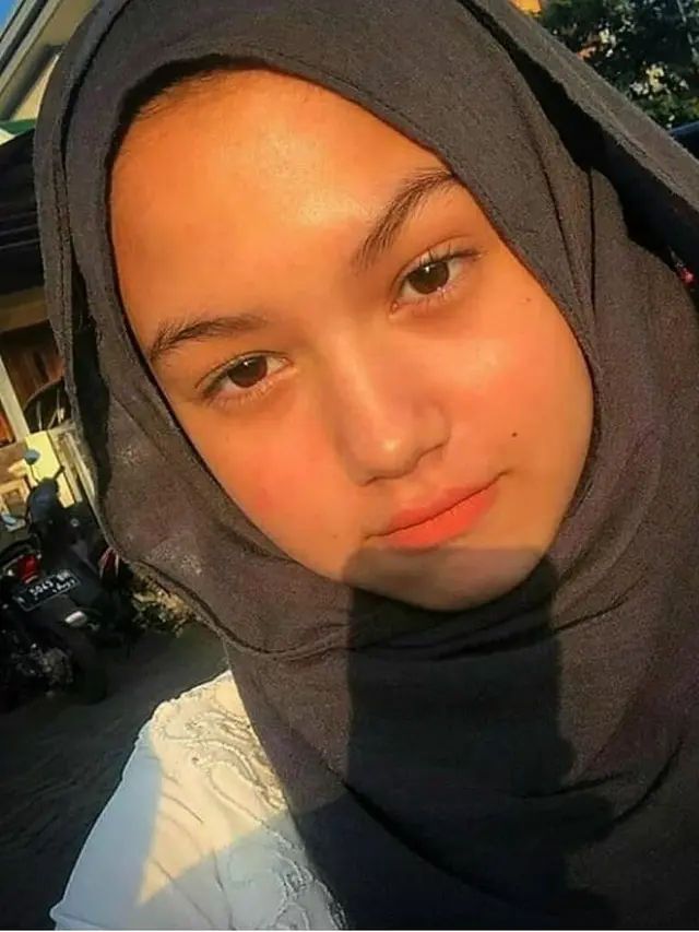 6 Potret Saskia Chadwick Pemeran Santi 'Dari Jendela SMP' Berhijab, Bikin Pangling