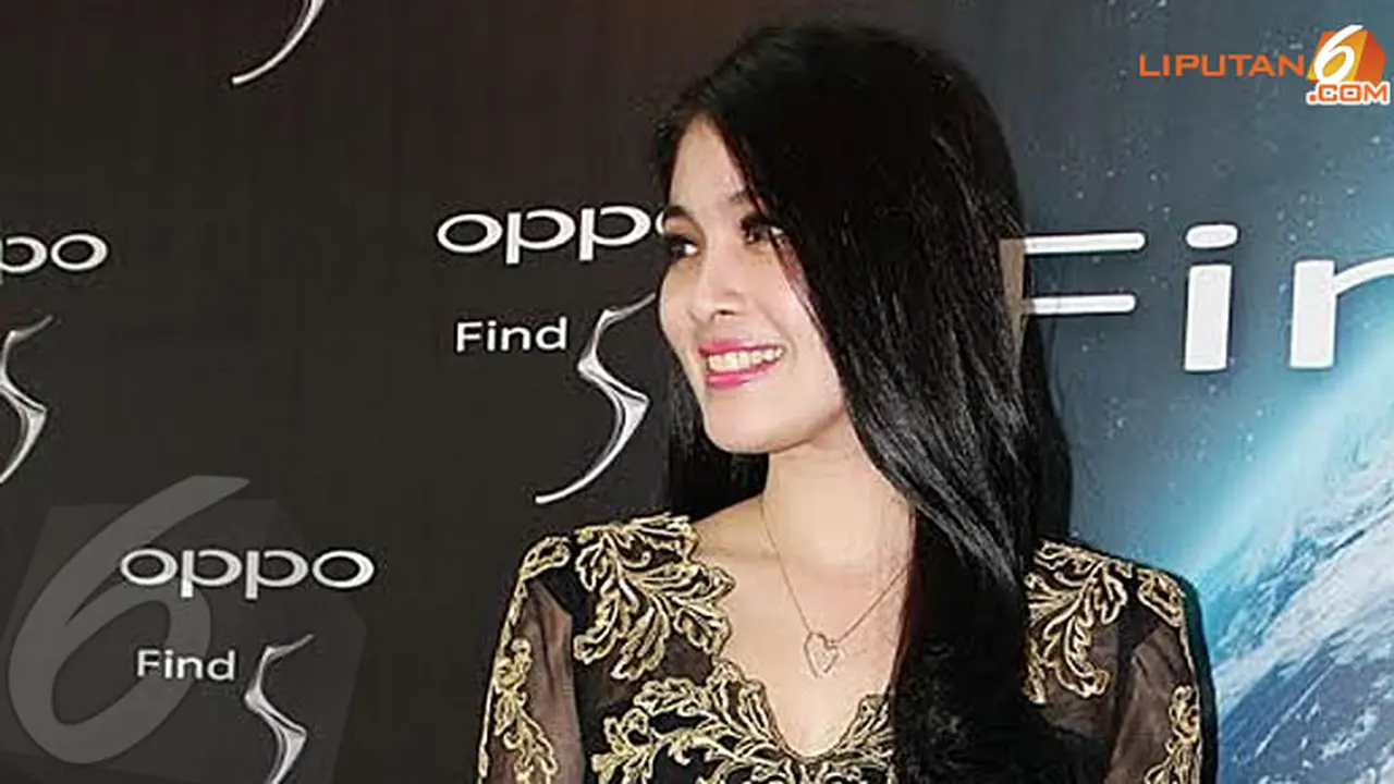 sandra-dewi-2-140225b.jpg