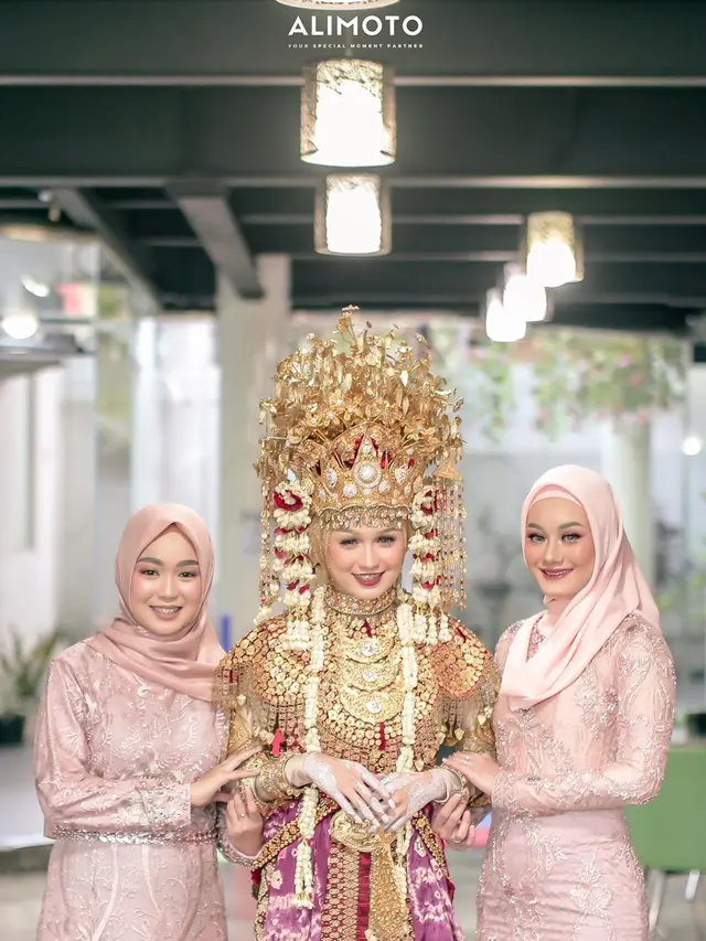6 Potret Asri Kahfi Kasura, Sahabat Dinda Hauw yang Kini Jadi Kakak Ipar
