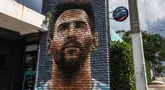 Mural wajah Lionel Messi yang berada di salah satu jalan di Miami, Amerika Serikat. Messi memutuskan untuk bergabung dengan klub MLS, Inter Miami, pada Rabu (7/6/2023). (AFP/Giorgio Viera)