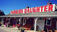 Tak mampu gaji uang untuk pegawai, pemilik toko kelontong Pulau Cape Breton, Nova Scotia, Kanada tawarkan tanah 1 hektar sebagai gaji. Foto : The Farmer's Daughter Country Market | Instagram