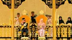 Sultan Brunei, Hassanal Bolkiah duduk di sebelah istrinya, Saleha saat perayaan ulang tahunnya yang ke-69 di Istana Nurul Iman, Sabtu (15/8/2015). Perayaan itu sempat ditunda dari 15 Juli menjadi 15 Agustus karena bulan Ramadan. (REUTERS/Ahim Rani)