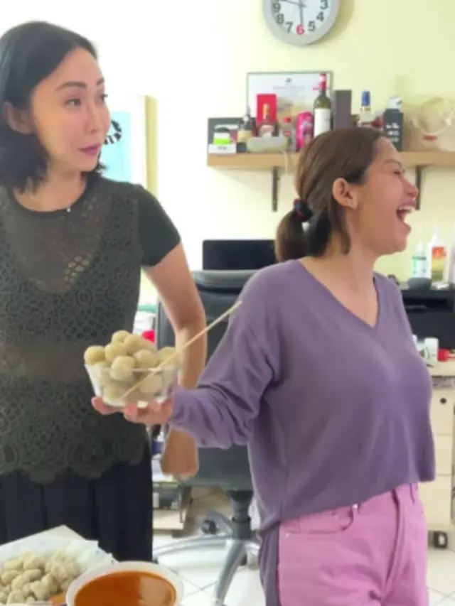 Sudah Kenal Sejak Lama, Ini 6 Potret Farida Nurhan dan Mama Livy Renata