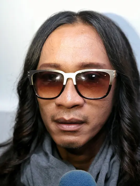 "Soalnya uangnya sudah buat beli rumah. Resepsi itu kan enggak murah, harus spend uang. Saya lagi usaha properti yang belum jalan, jadi masih nunggu benefit dan profitnya," ujar lelaki 35 tahun itu. (Adrian Putra/Bintang.com)