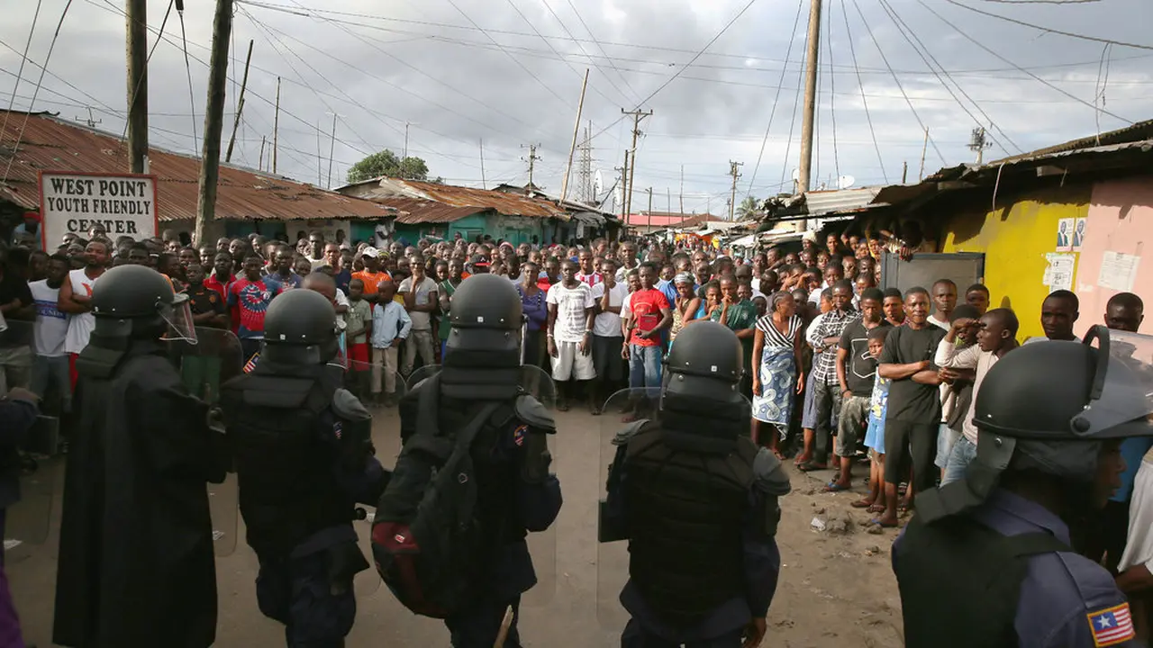 Korban Tewas Ebola Tinggi, Warga Liberia Bentrok dengan Tentara