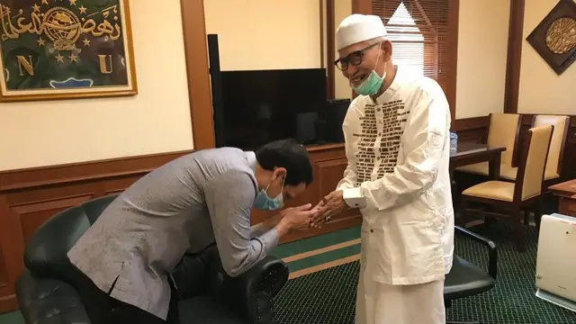 Mendikbud Nadiem Makarim bertandang menemui Rais Aam PBNU KH Miftahul Akhyar (Foto: Istimewa)