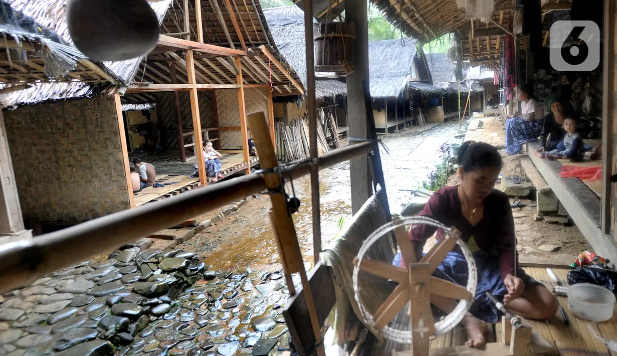 Hampir setahun pandemi yang menyerang global seluruh dunia, warga Baduy baik Baduy Luar maupun Baduy Dalam sama sekali tidak ada yang terpapar covid-19, alias nol kasus. (merdeka.com/Arie Basuki)